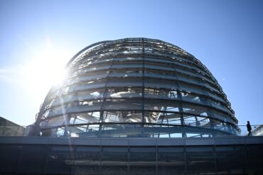 Bundestag mit der gläsernen Kuppel als Wahrzeichen. (Archivbild)