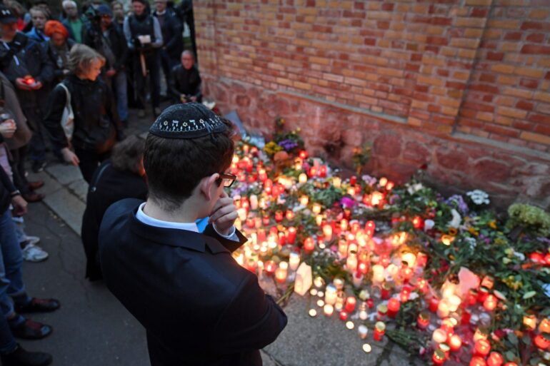 Antisemitismus von Rechts ist nach Einschätzung des Bundesverbands Rias besonders gewalttätig - wie der Anschlag auf die Synagoge in Halle 2019. (Archivbild)