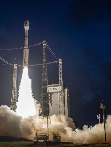 Die Vega C ist erstmals nach knapp zwei Jahren wieder erfolgreich ins Weltall geflogen.