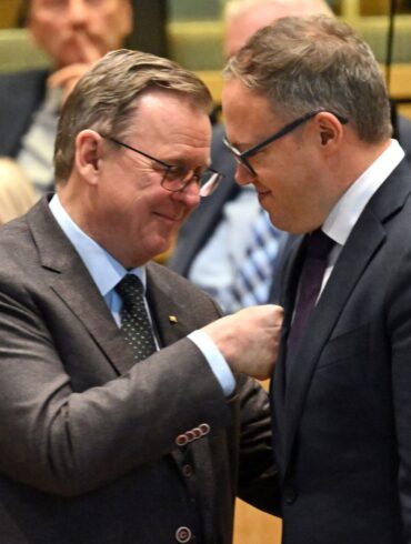 Thüringens Linke verhilft CDU-Chef ins Ministerpräsidentenamt.