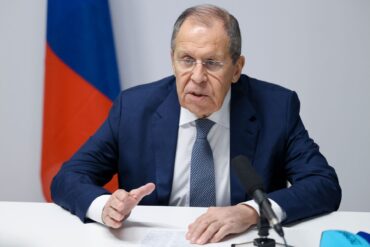 Der russische Außenminister Sergej Lawrow hat Syrien erneut den militärischen Beistand Moskaus zugesichert. (Archivbild)