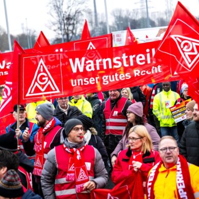 Bereits am vergangenen Montag waren bei VW fast 100.000 Mitarbeiter an neun Standorten in den Warnstreik getreten