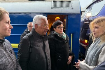 Der neue EU-Ratspräsident António Costa versprach der Ukraine bei seinem Besuch in Kiew, mit weiteren Sanktionen den Druck auf die russische Wirtschaft zu erhöhen.