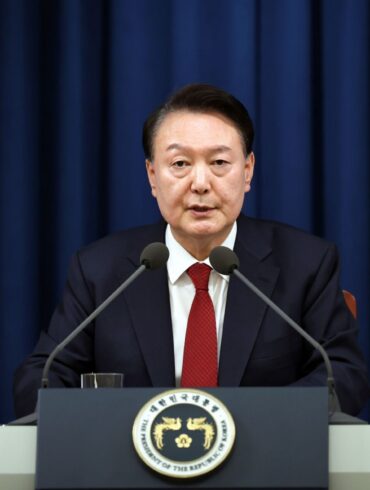 Südkoreas Präsident hat zunächst das Kriegsrecht in seinem Land ausgerufen - und will es nun wieder aufheben.