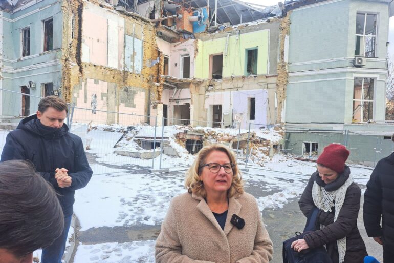 Bundesentwicklungsministerin Svenja Schulze hatte einen emotionalen Besuch der von einem russischen Raketenangriff stark geschädigten Kinderklinik Ochmatdyt in Kiew.