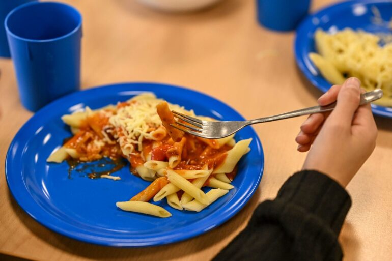 Die SPD will ein kostenfreies Mittagessen in den Schulen einführen. (Symbolbild)