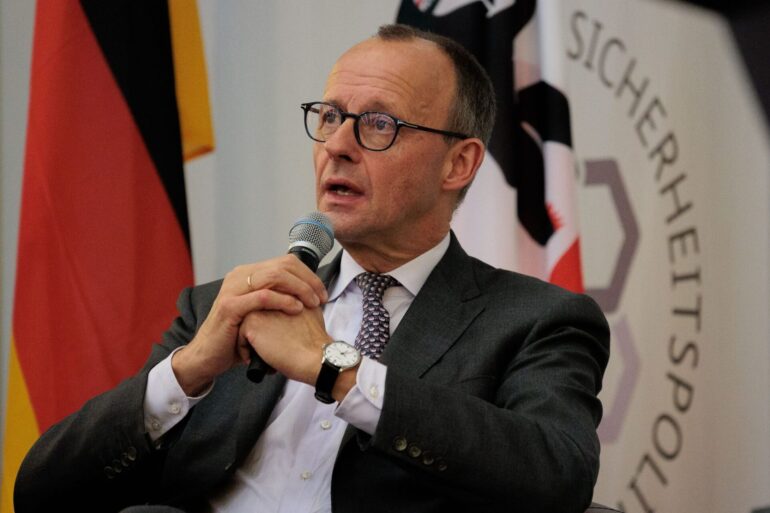 Friedrich Merz empört sich über Annalena Baerbock.
