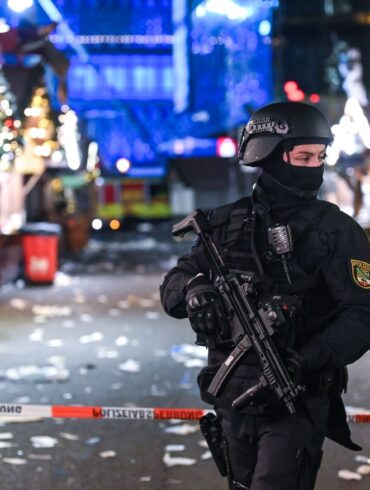 Nach dem Anschlag auf dem Magdeburger Weihnachtsmarkt soll ein Gutachten zum Täter in Auftrag gegeben werden. (Archivbild)