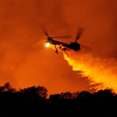 Noch kann die Feuerwehr keine Entwarnung bei den Bränden geben, ganz im Gegenteil. (Foto aktuell)