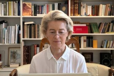 «Home sweet home…office!» - mit diesen Worten unterschrieb Ursula von der Leyen jetzt ein Foto, das sie auf Instagram postete.