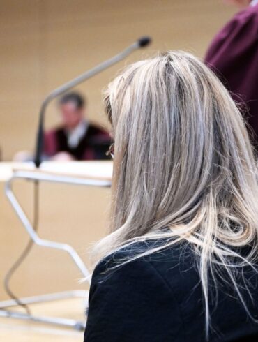 Hausbesitzerin W. kämpft in Karlsruhe um ihr Familienheim.