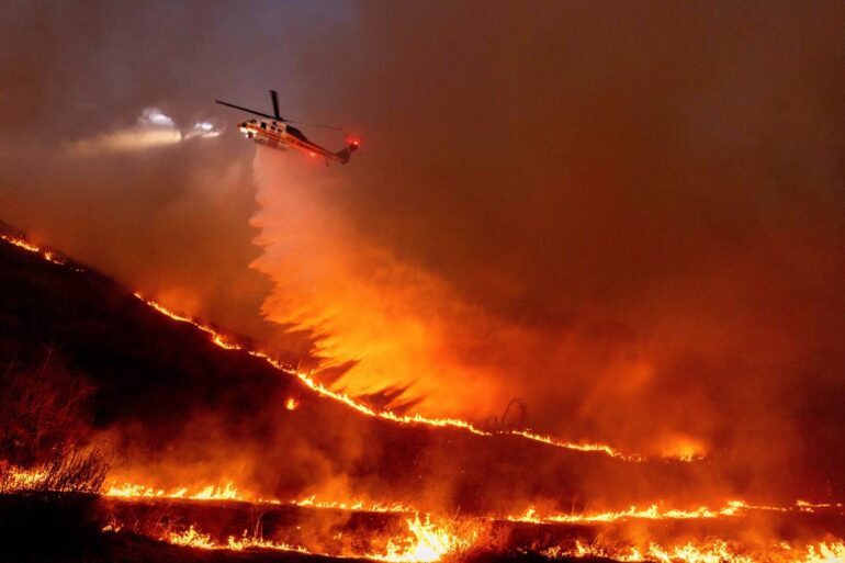 Das Flammeninferno wütet weiter ungebremst - angetrieben von starken Winden.