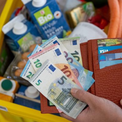 Der tägliche Einkauf ist teurer geworden (Symbolbild)