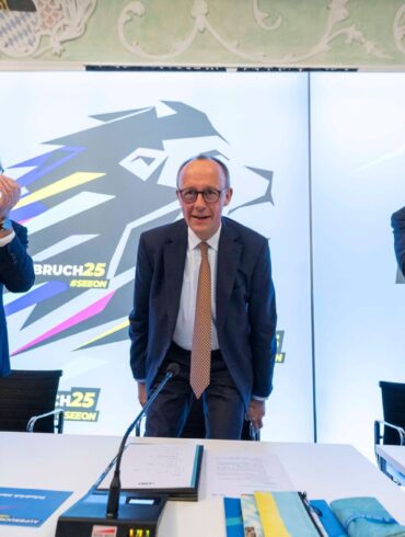 Spitzen von CDU und CSU demonstrieren zum Wahlkampfauftakt Geschlossenheit.