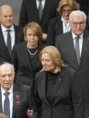 Der Bundestag gedenkt der Opfer des Nationalsozialismus.