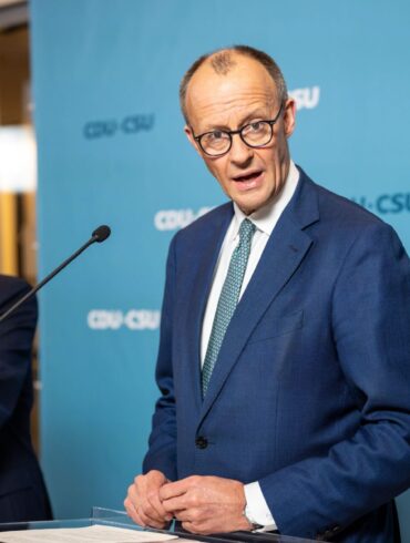 Die Union möchte sich zu aktuellen Migrationsthemen mit zwei Anträgen und einem Gesetzentwurf im Bundestag positionieren.