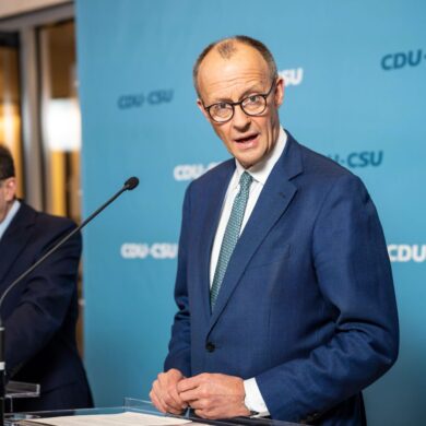 Die Union möchte sich zu aktuellen Migrationsthemen mit zwei Anträgen und einem Gesetzentwurf im Bundestag positionieren.