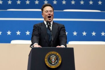 Musk hat noch keine Erklärung zu seiner Geste abgegeben.
