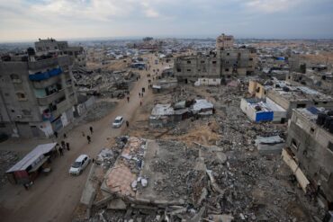 In den Süden des Gazastreifens vertriebene Palästinenser sollen in wenigen Tagen in den zerstörten Norden zurückkehren können. (Symbolbild)
