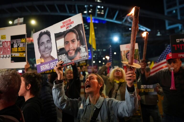 Demonstranten fordern Freilassung von Geiseln. (Archivbild)
