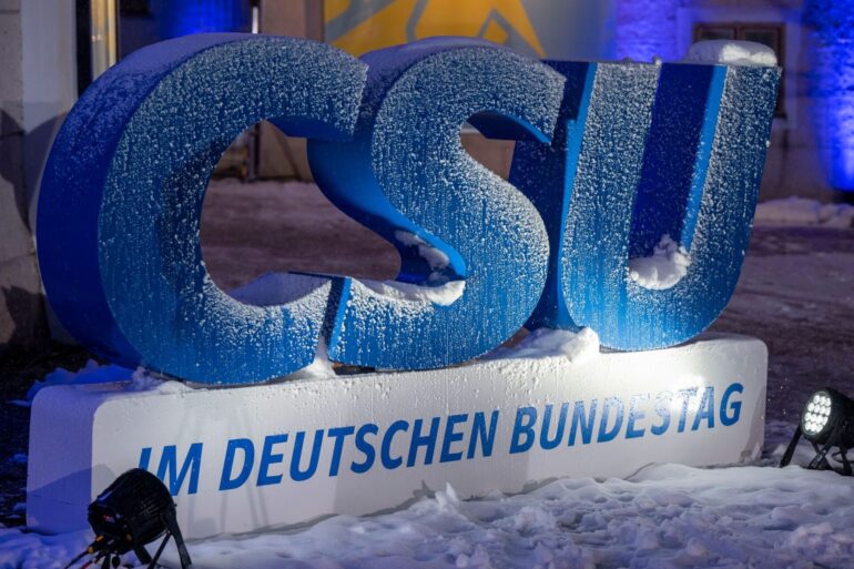 Die CSU schlägt in der Migrationspolitik scharfe Töne an. (Archivbild)