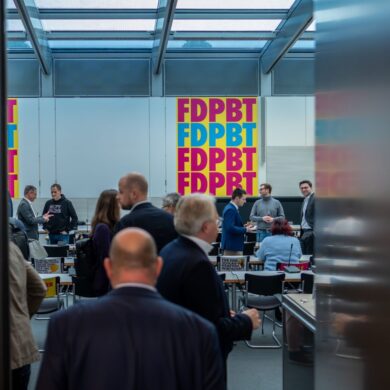Die Abgeordneten beim Eintreffen zur wohl letzten Sitzung der aus dem Bundestag geflogenen FDP.