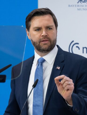 Mit seiner Rede überraschte US-Vizepräsident Vance sein überwiegend europäisches Publikum im Hotel Bayerischer Hof bei der Sicherheitskonferenz.
