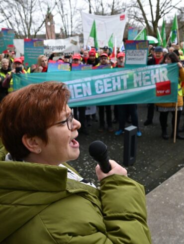 Verdi-Vize Christine Behle kündigt mögliche Eskalation vor Bundestagswahl an. (Archivbild)
