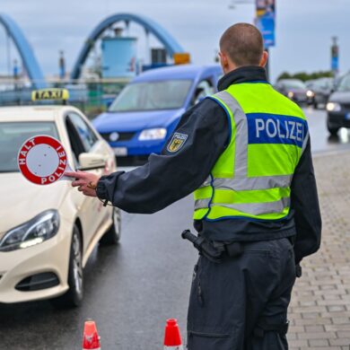 Die Bundesregierung sieht die Grenzkontrollen als wirksames Mittel im Kampf gegen Migration. (Archivbild)