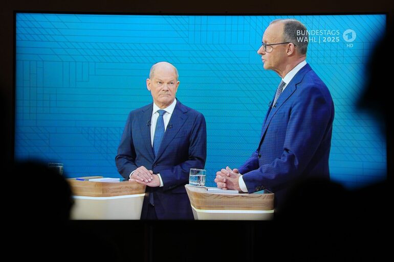 Heftige Wortgefechte: Olaf Scholz und Friedrich Merz im TV-Duell von ARD und ZDF.