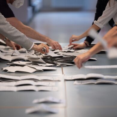Bei der bevorstehenden Bundestagswahl wird es laut der Bundeswahlleiterin rund 90.000 Urnen- und Briefwahlbezirke geben. (Symbolfoto)