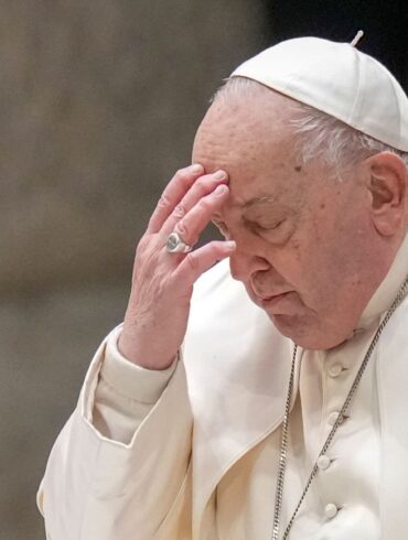 Seit mehr als einer Woche wird Papst Franziskus in einem Krankenhaus in Rom behandelt. (Archivbild)