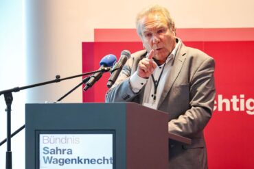 Bayerns BSW-Landeschef Klaus Ernst betrachtet die Parteiaustritte als ganz normalen Vorgang (Archivbild).