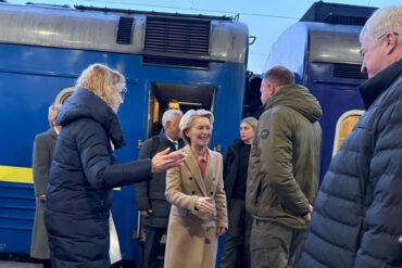 Kündigt in Kiew weitere Unterstützung für die Ukraine an: Kommissionspräsidentin Ursula von der Leyen.