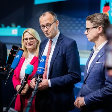 Die CDU will mit einem «Sofortprogramm» nach einer Regierungsübernahme die Wirtschaft ankurbeln und für mehr Sicherheit sorgen. Überschattet das AfD-Thema den Wahlparteitag in Berlin?