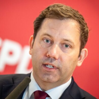 Beim neuen SPD-Fraktionschef stößt die parlamentarische Anfrage der Union auf Unverständnis.