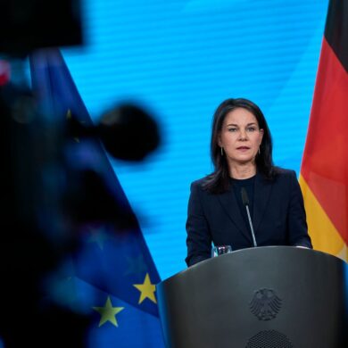 Man könne nicht bis zur Bildung einer neuen Bundesregierung warten, sagte Baerbock.