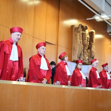 Die AfD will die geplanten Sondersitzungen des alten Bundestages zur Lockerung der Schuldenbremse vor Gericht verhindern. (Archivbild)