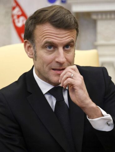 Präsident Macron hält vertrauliche Diskussionen zwischen Kiew und Washington für zielführender.