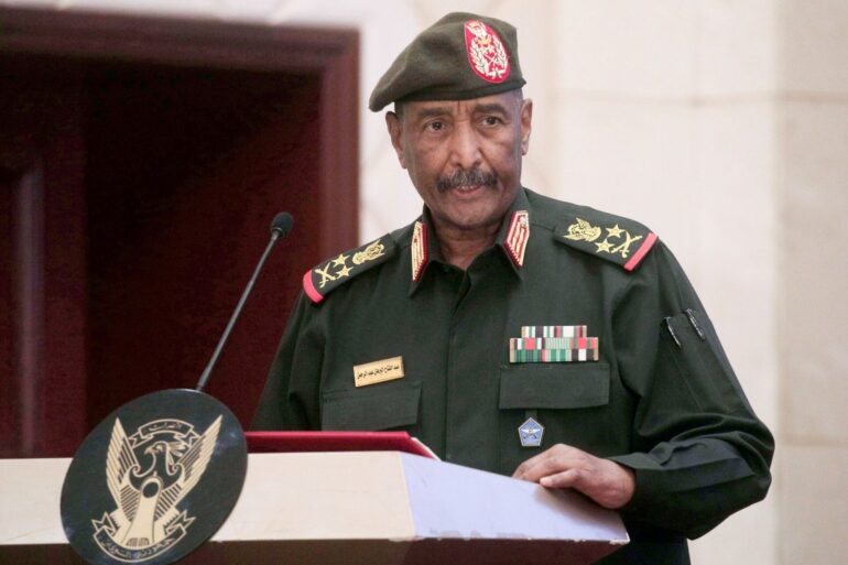Die Truppen des sudanesischen De-facto-Staatschefs Abdel Fattah al-Burhan liefern sich seit bald zwei Jahren schwere Kämpfe mit der Miliz RSF. (Archivbild)