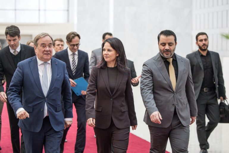 Armin Laschet gilt als einer von mehreren Kandidaten für das Amt des Bundesaußenministers in der nächsten Bundesregierung. (Archivbild)