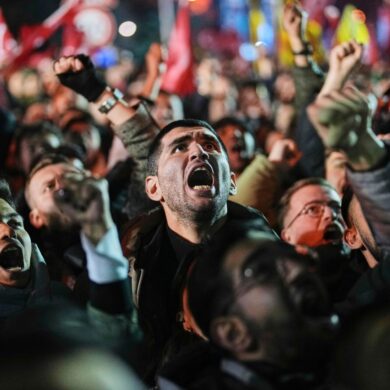 Der Protest gegen die Festnahme des Istanbuler Bürgermeisters in der Türkei hält weiter an