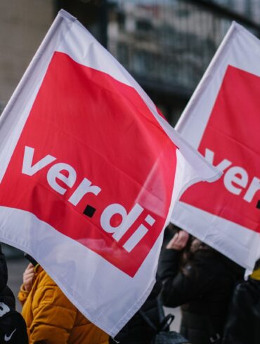 Verdi verhandelt im Tarifstreit für mehr als 2,5 Millionen Beschäftigte im öffentlichen Dienst von Bund und Kommunen. (Archivbild)