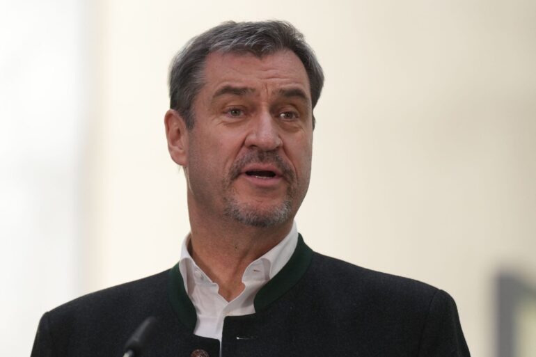 Die CSU stimmt als erste Partei formal der Aufnahme von Koalitionsverhandlungen zu.