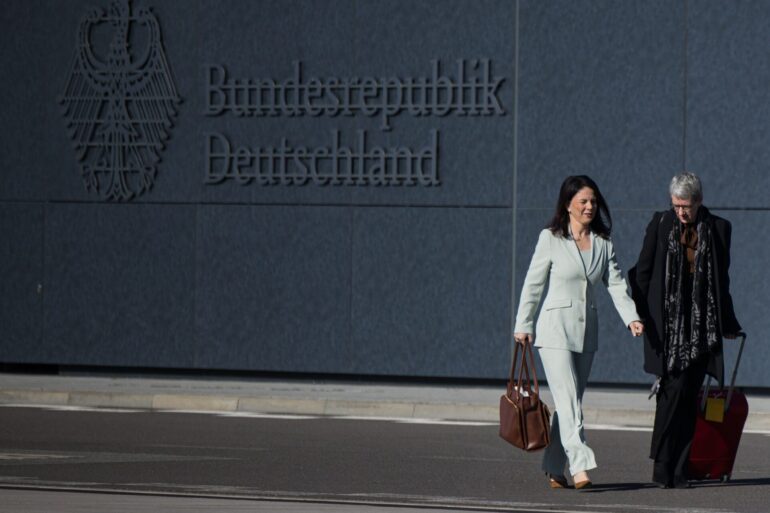 Auf den Weg in den Nahen Osten: Außenministerin Baerbock.