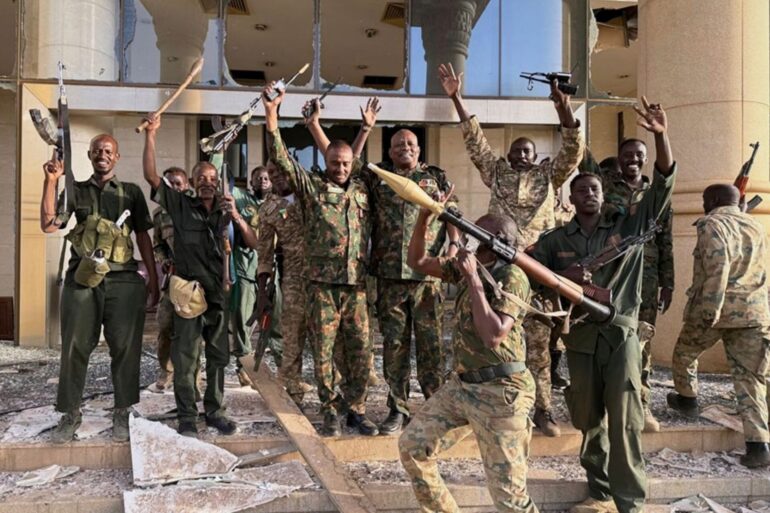 Nach zwei Jahren Bürgerkrieg hat das Militär die Hauptstadt Khartum zurückerobert.