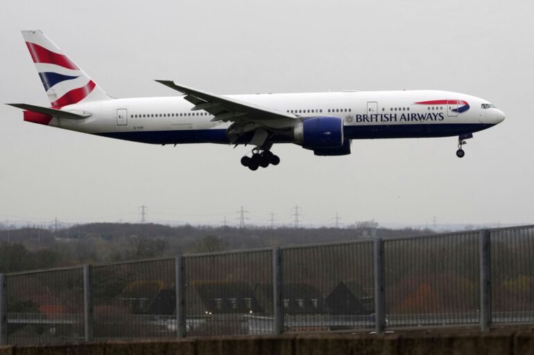 In London Heathrow rollt der Betrieb nach dem beispiellosen Flugchaos des Vortages wieder an.