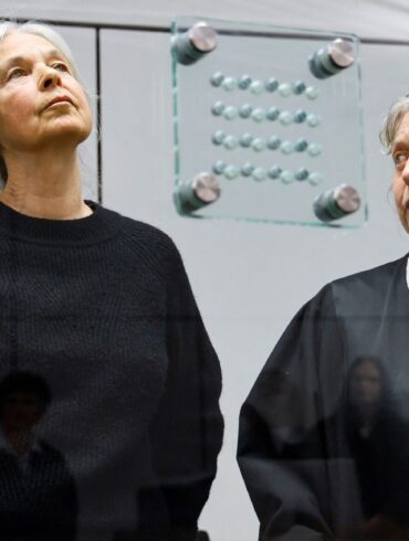 Daniela Klette (links) mit ihrer Rechtsanwältin.