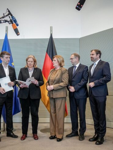 Übergabe des Jahresberichts 2024 der Wehrbeauftragten