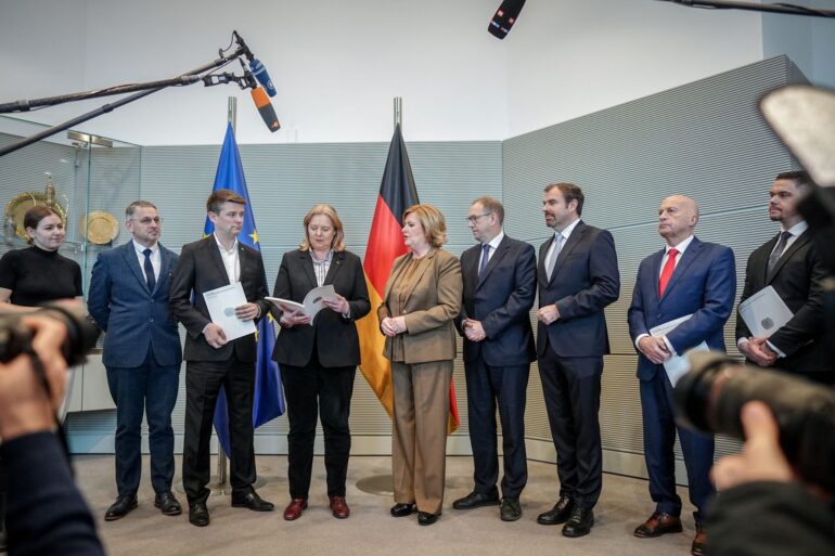 Übergabe des Jahresberichts 2024 der Wehrbeauftragten